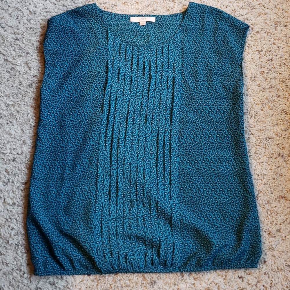 ❤3 for $20❤ LOFT teal and blue patterned top